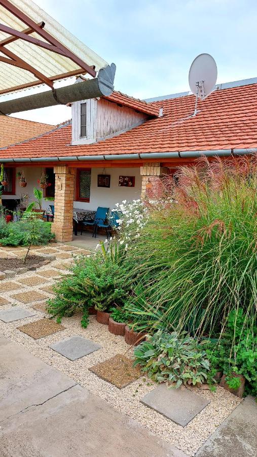 Mandula Apartman Szegedin Exterior foto