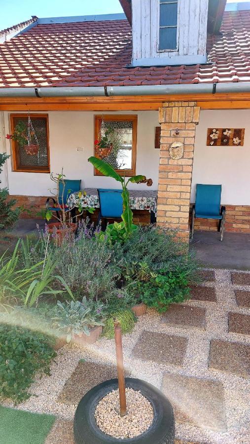 Mandula Apartman Szegedin Exterior foto