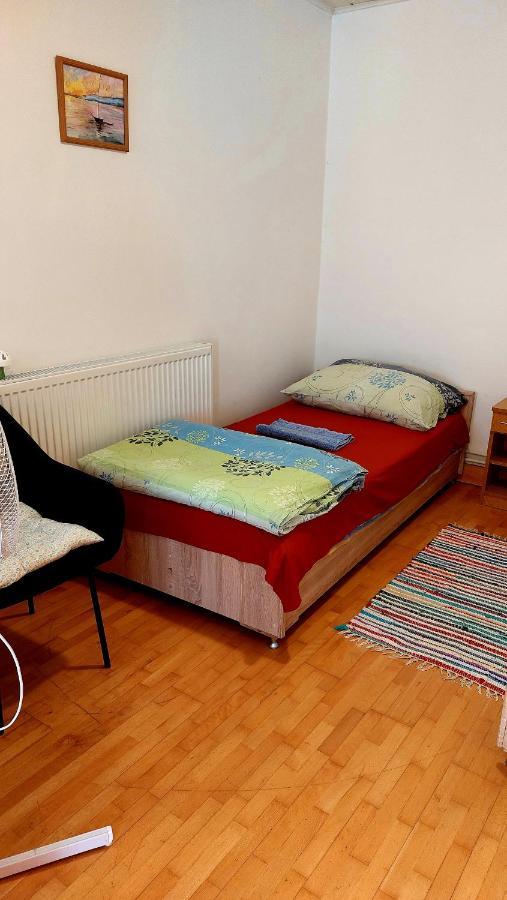 Mandula Apartman Szegedin Exterior foto
