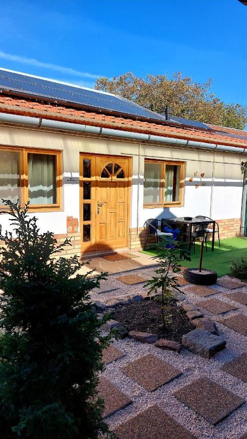 Mandula Apartman Szegedin Exterior foto